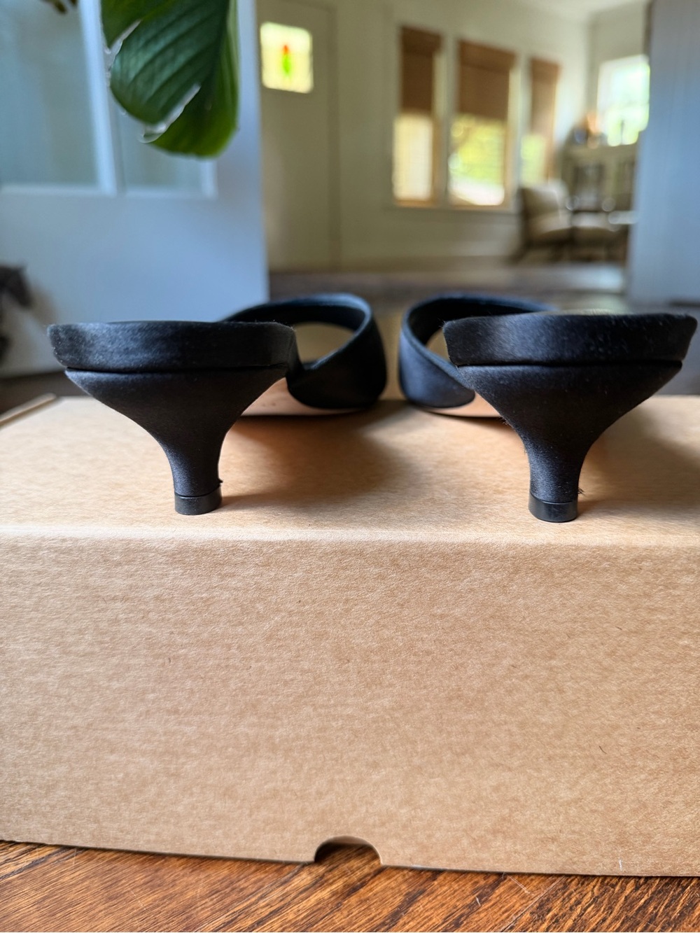 Doên Callie Minimal Black Open-Toe Slide Mules - Picture 7 of 7